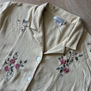 Vintage Teddi Floral Embroidered Shirt Women’s size Medium Cottagecore Blouse
